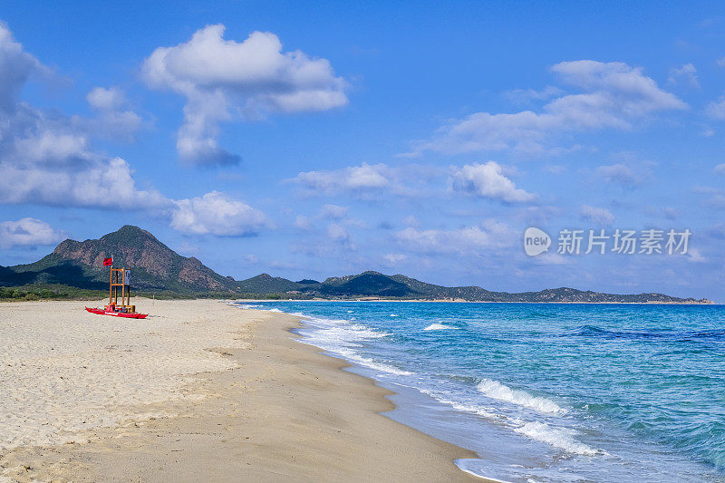 在意大利撒丁岛海岸海岸的皮西纳雷