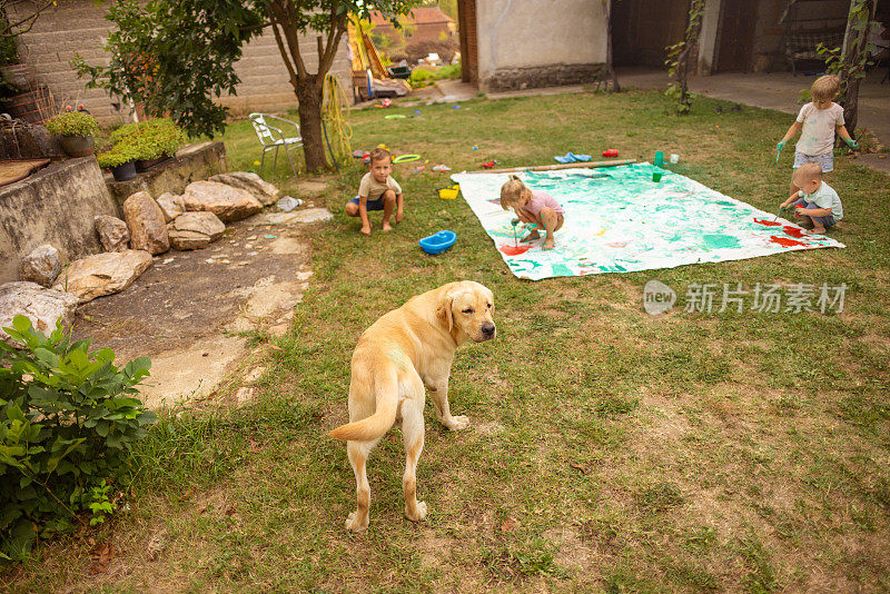 水彩画对孩子们来说很有趣