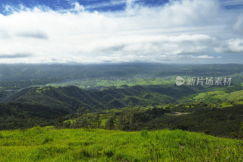 加州迪亚波罗山州立公园的山景