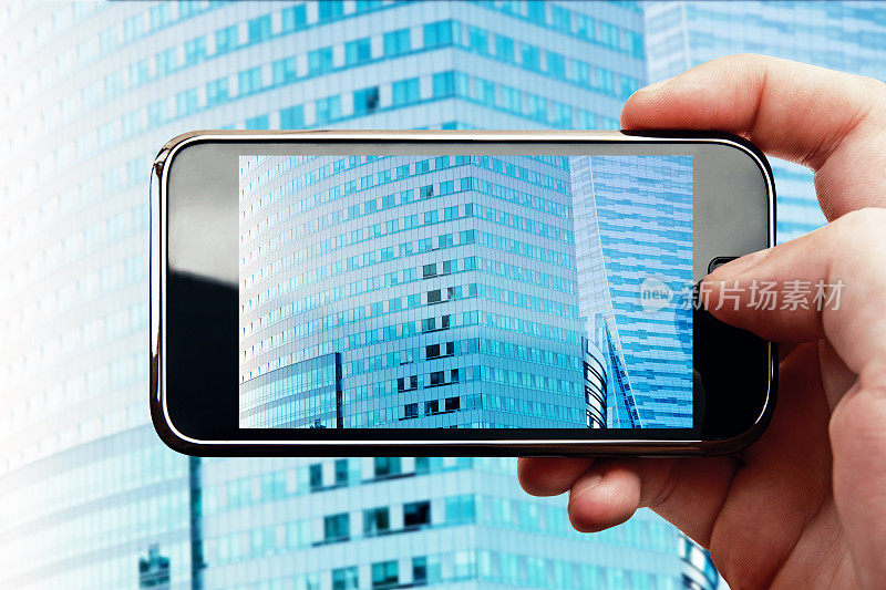 智能手机手机照片与办公大楼