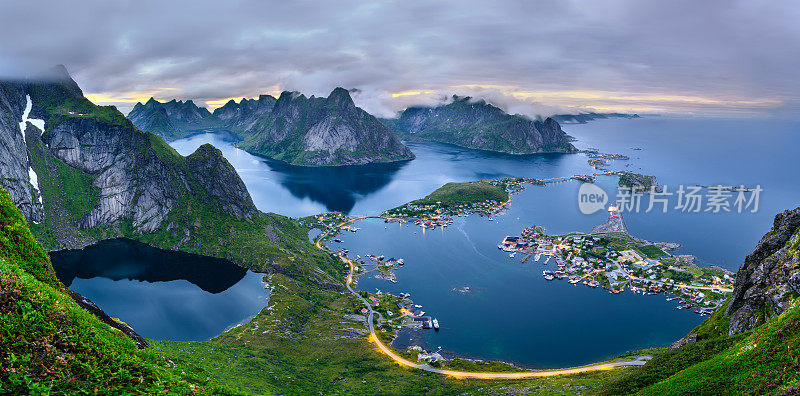 挪威罗浮敦群岛的山脉和勒奈全景图