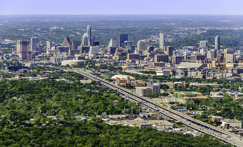 奥斯汀的天际线城市全景鸟瞰图从北部I-35