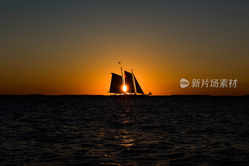 日落帆船