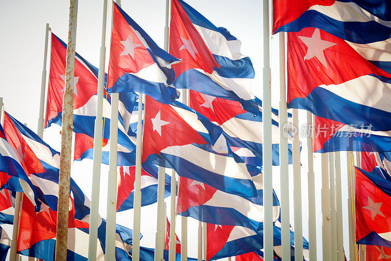 古巴旗帜沿黑拉康在哈瓦那古巴水平
