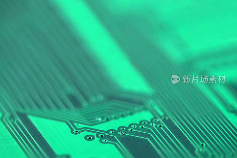 电子线路板(PCB)的宏观图像为绿色。