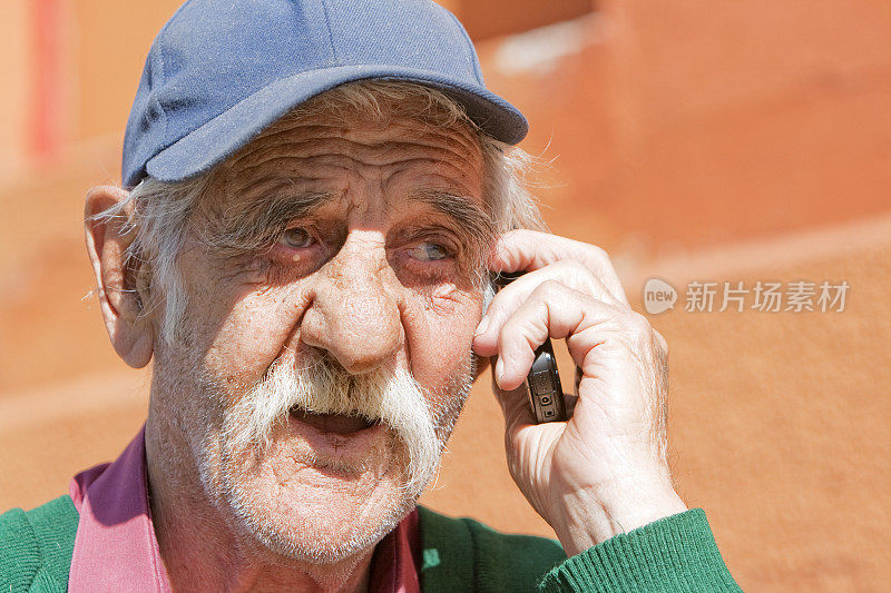 退休老人的手机