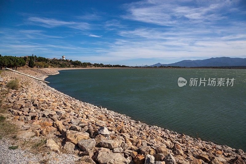 夏季景观与湖泊