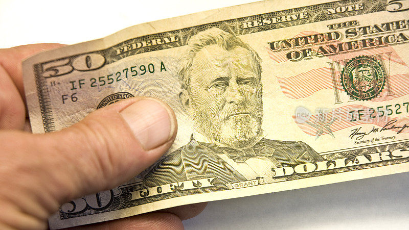格兰特总统手里拿着一张50美元的钞票