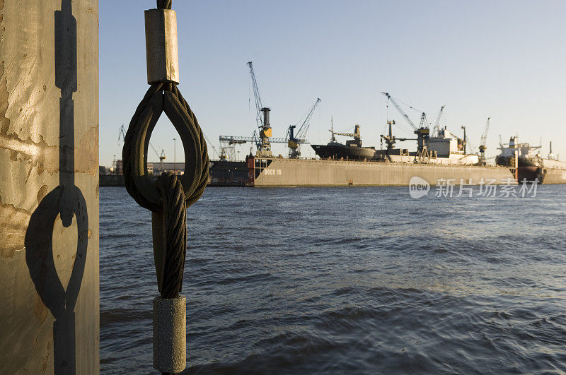 汉堡港的钢缆细节
