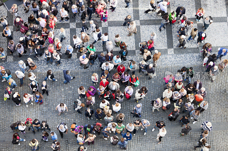 布拉格老城广场上的人群，捷克共和国