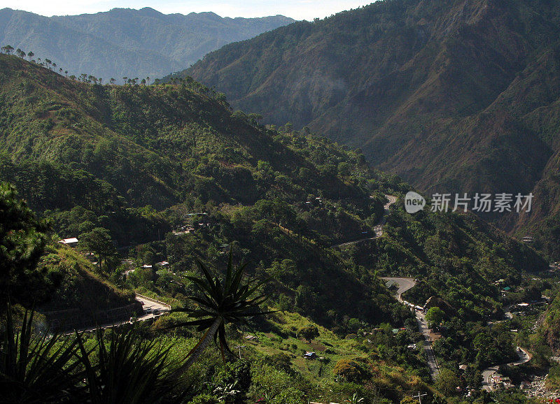 蜿蜒的山路