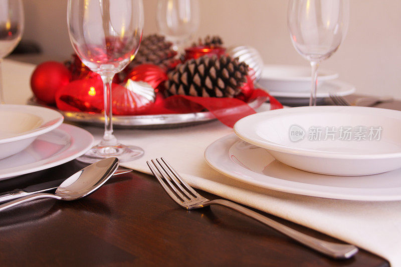 红色圣诞餐桌装饰
