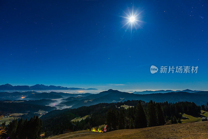 卢布尔雅那盆地(卢布尔雅那盆地)满月夜晚