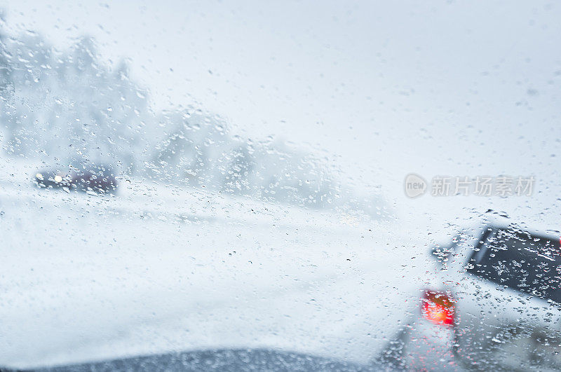 雪湿驾驶