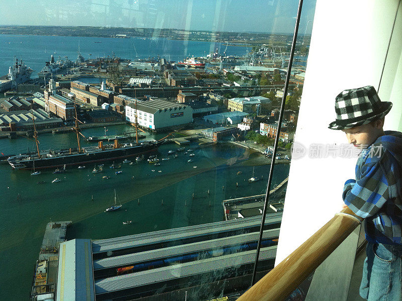 从三角帆塔拍摄的朴次茅斯港图片