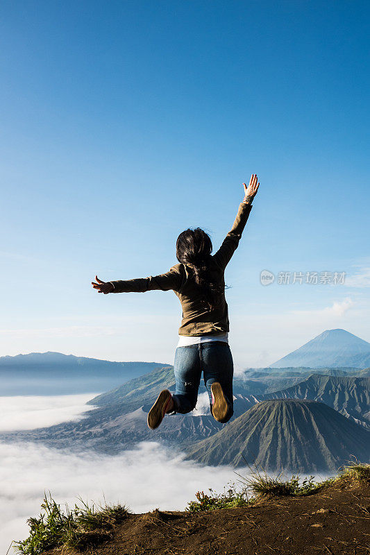 在布罗莫火山有一头长发的女人