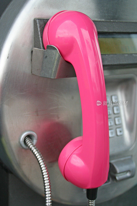 公共粉红色的电话