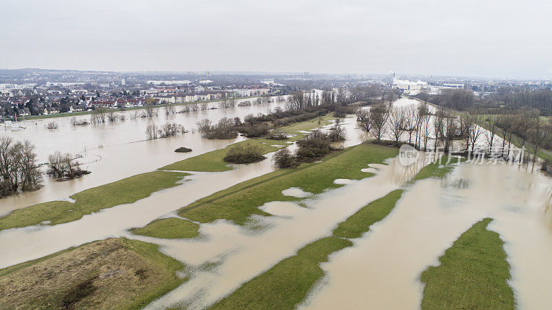 德国梅恩河河岸被洪水淹没