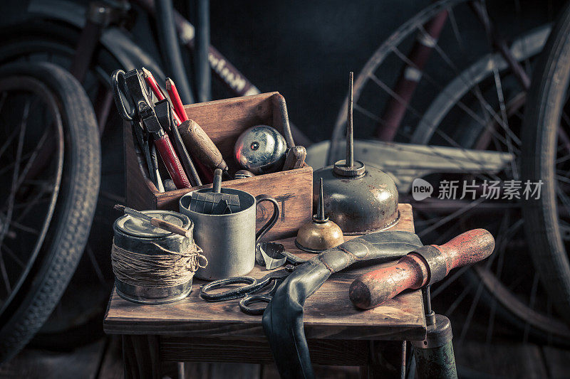 老式自行车修理服务与工具，车轮和管