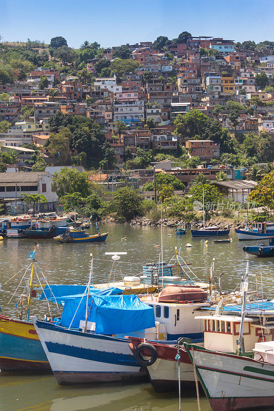 巴西里约热内卢的贫民窟，有船