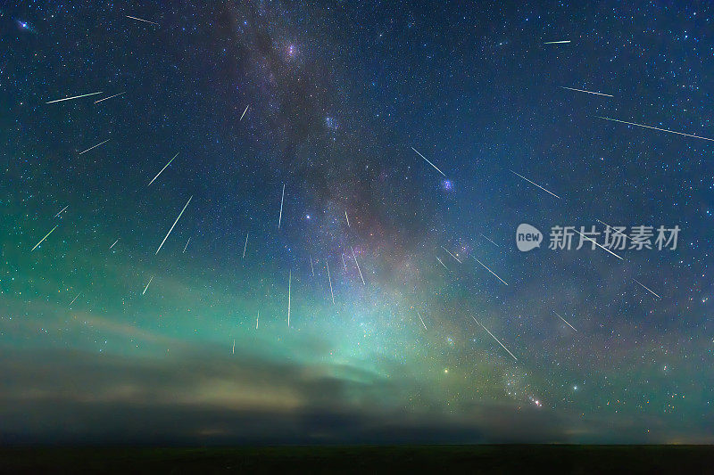 2018年8月13日，英仙座流星雨在内蒙古二连浩特上空落下