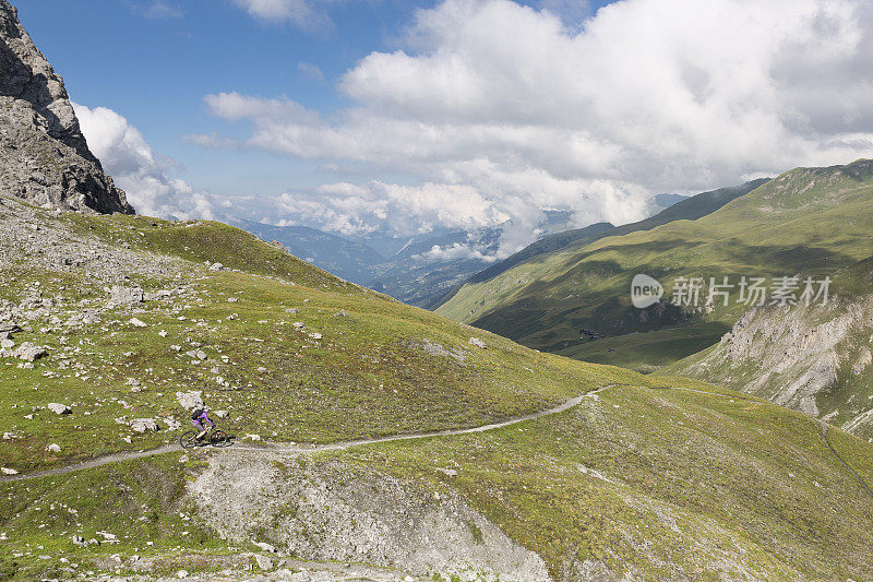 从斯特雷拉山地车下山，达沃斯。