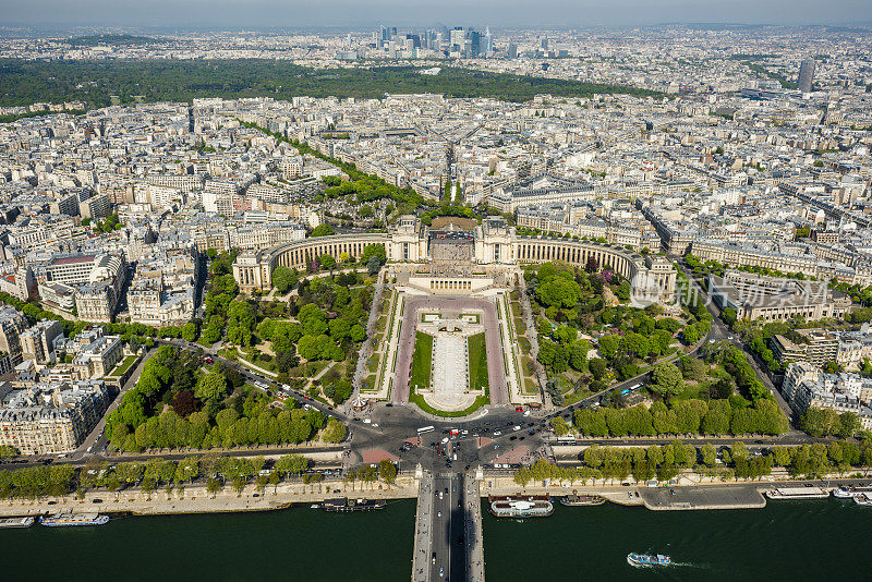 从特罗卡德罗和拉德芳斯可以俯瞰巴黎