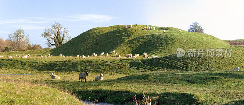 一般的路径步行小径滚动的景观步行徒步旅行漫步徒步旅行健身锻炼英国中部英国阳光茂盛的绿色农田农田