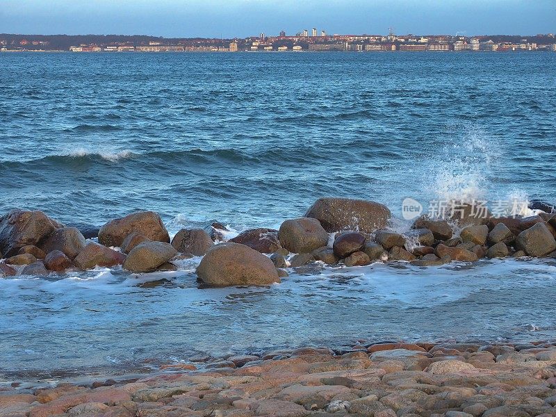 厄勒海峡:从丹麦的埃尔辛戈尔到瑞典的海岸线
