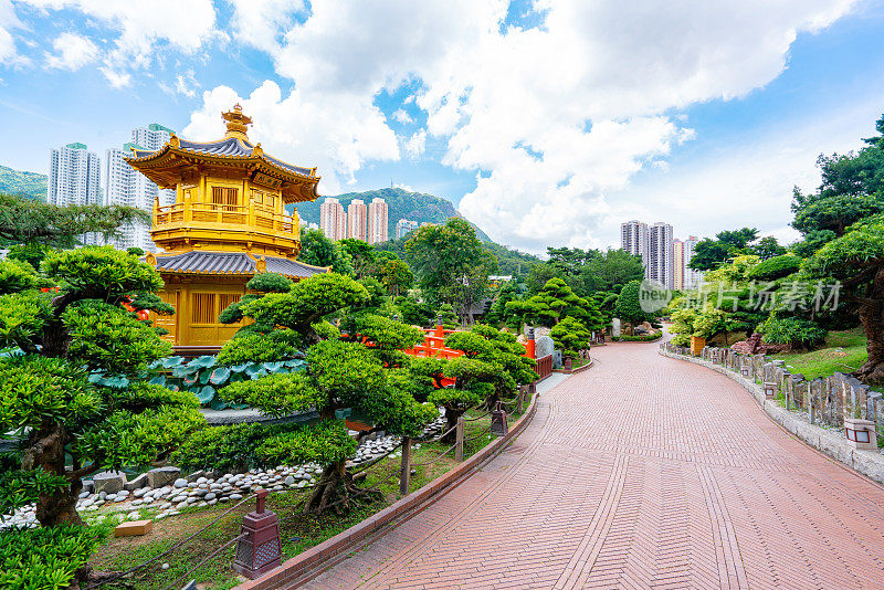 智莲庵是位于香港九龙钻石山的大型佛教寺院建筑群。