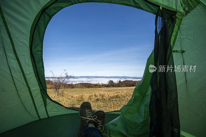 在风景中露营