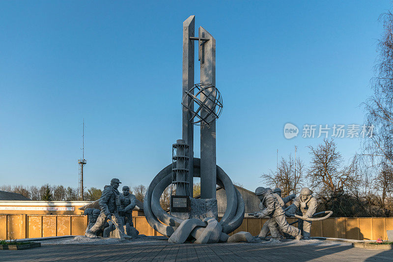 纪念碑“那些拯救世界的人”，奉献给切尔诺贝利核电站事故的救援人员和清理者