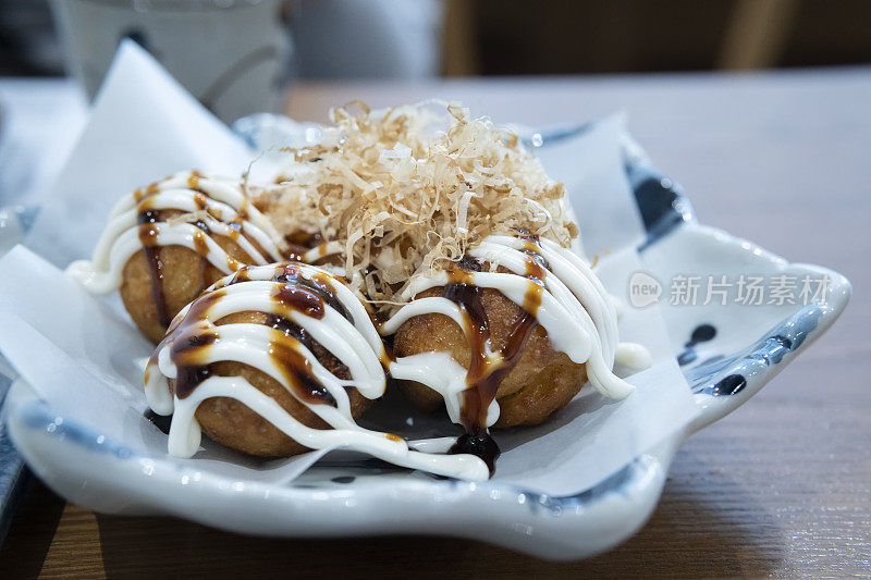 餐厅里的日本料理叫章鱼烧