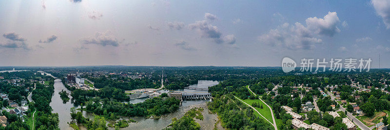 空中城市景观，Otonabee河和扶轮公园，Peterborough，加拿大