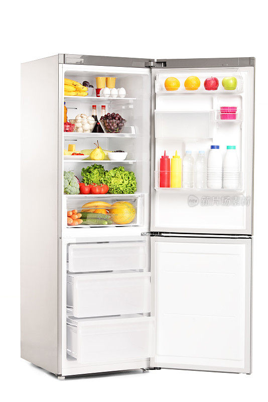 打开装满健康食品的冰箱