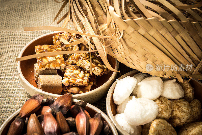 餐桌上有一些巴西美味。节日Junina主题