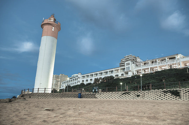 须岩石灯塔