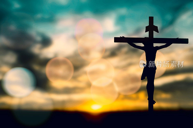 耶稣的剪影与十字架日落概念的宗教，