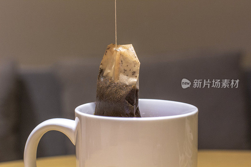 茶包和茶杯