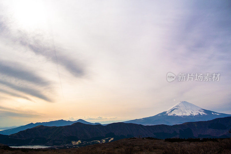 日落时分的富士山