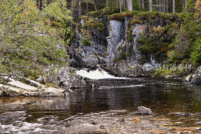 凯恩戈姆国家公园的苏格兰瀑布