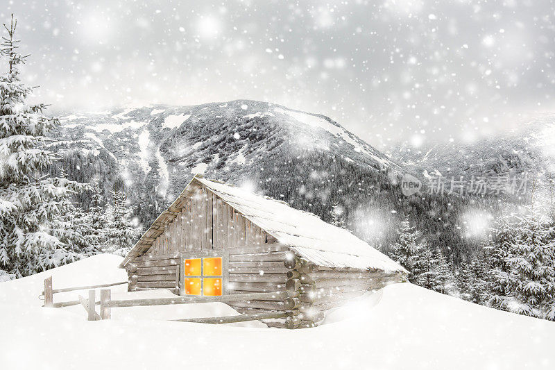 雪山中的木屋