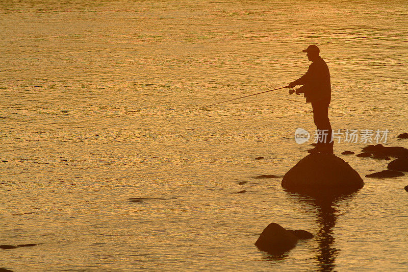 北极河钓鱼