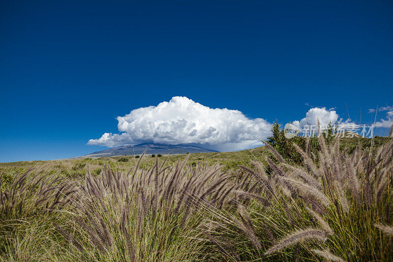 夏威夷莫纳克亚火山上空的云层