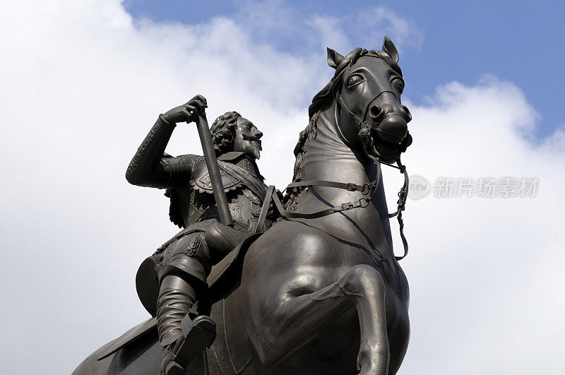 伦敦特拉法加广场的雕像