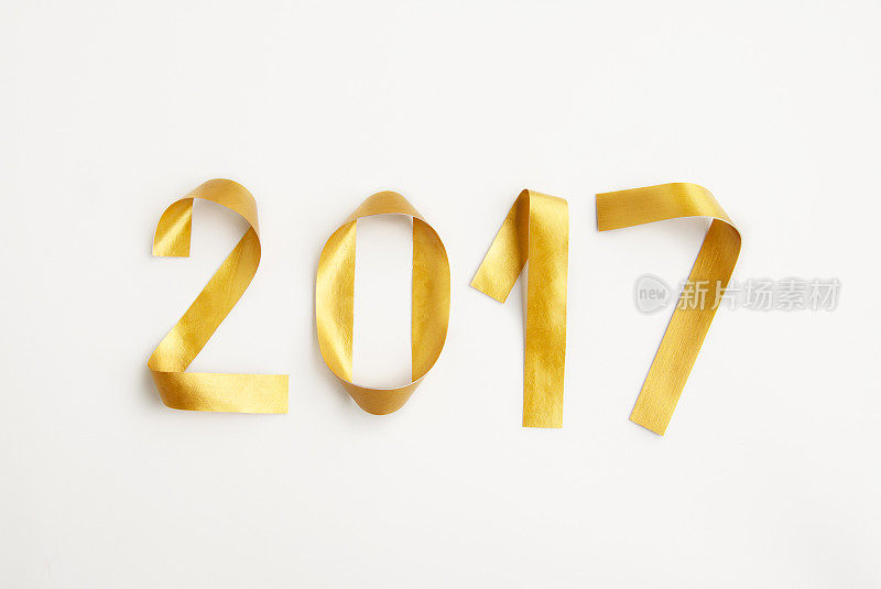 2017年的新年卡片，白色表面的金色数字