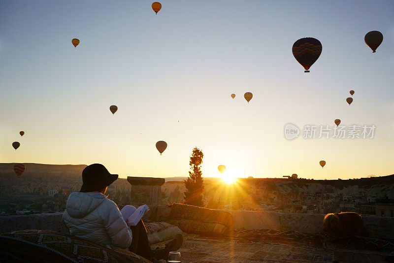 乘坐热气球在土耳其卡帕多西亚旅行