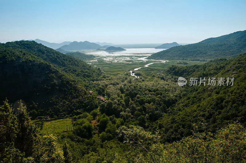 美丽的斯卡达湖渔业度假村