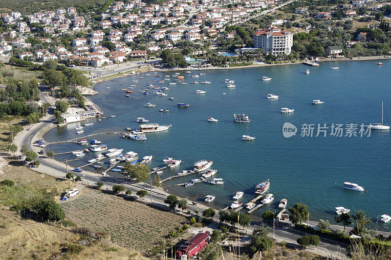 Ildırı是爱琴海沿岸一个风景如画的海边村庄，属于土耳其İzmir省Çeşme行政区，面对着Chios