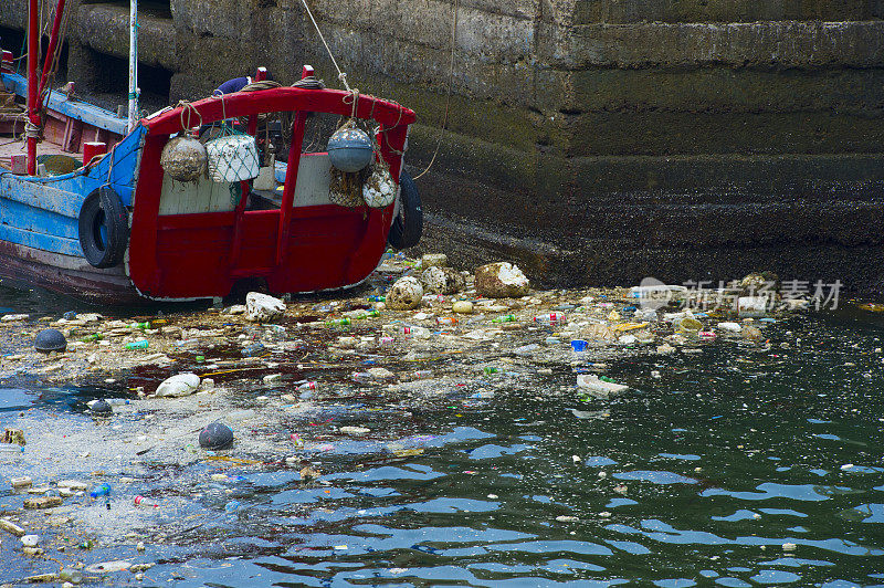没有适当的垃圾收集或回收的海洋。